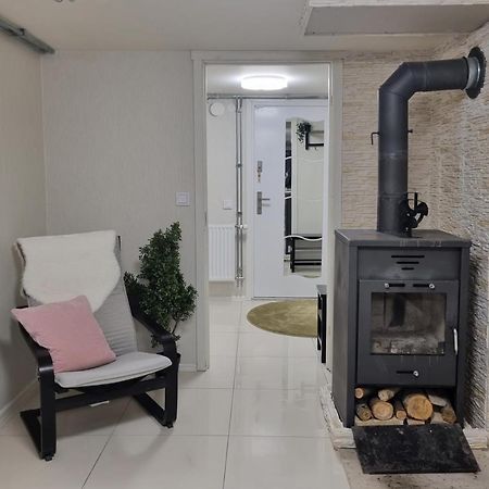 Apartament Moonlight - Trevlig Kallarlagenhet Broby Zewnętrze zdjęcie