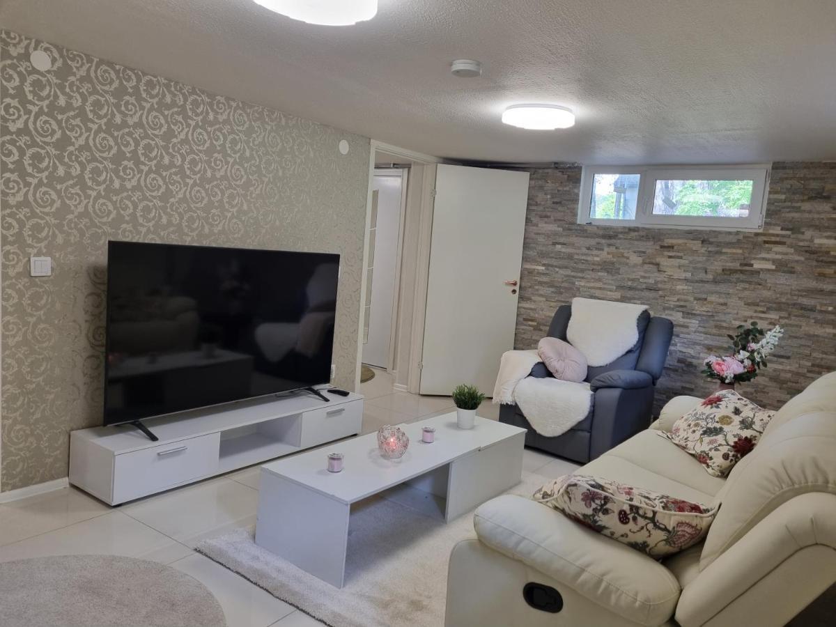 Apartament Moonlight - Trevlig Kallarlagenhet Broby Zewnętrze zdjęcie