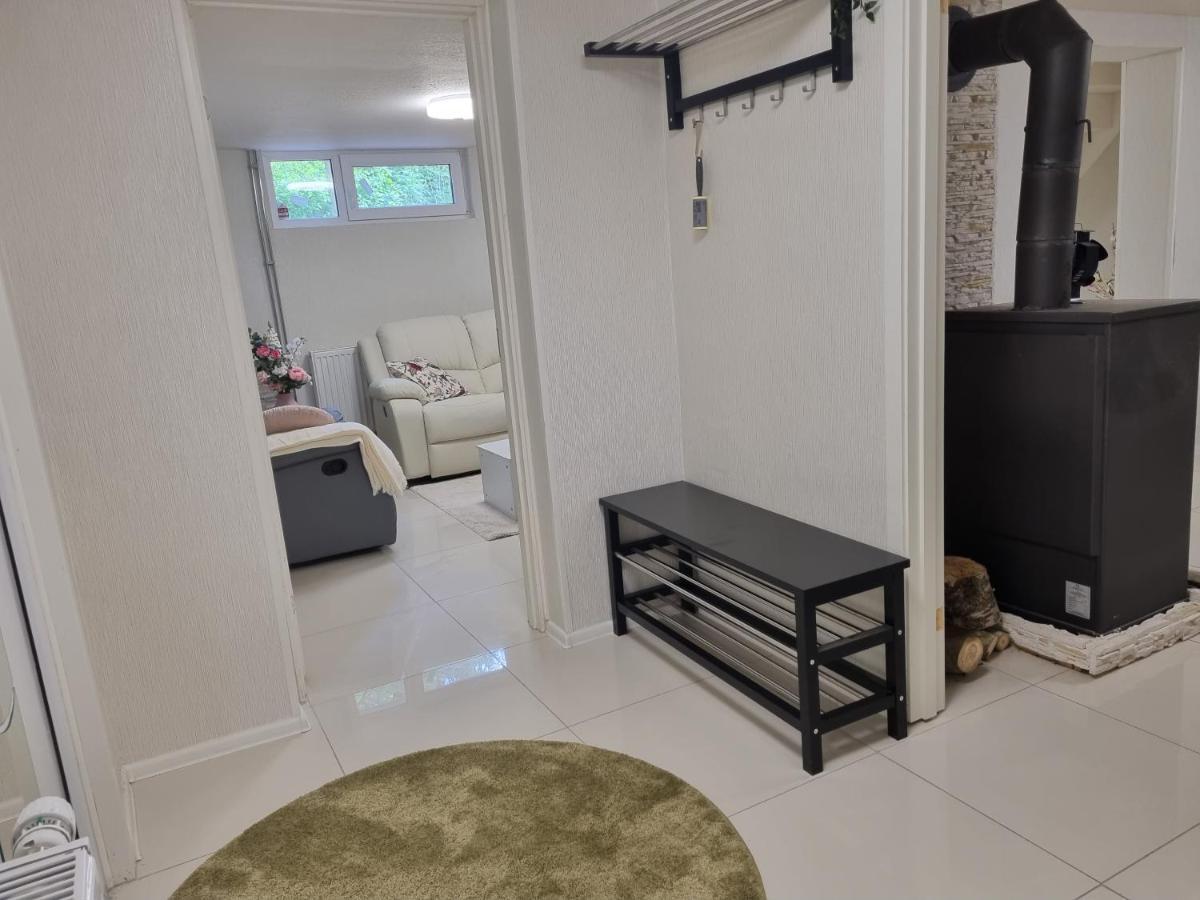 Apartament Moonlight - Trevlig Kallarlagenhet Broby Zewnętrze zdjęcie