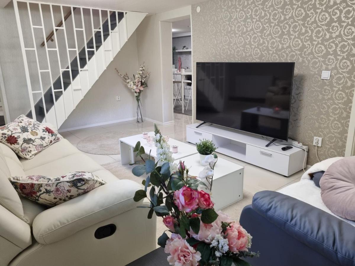 Apartament Moonlight - Trevlig Kallarlagenhet Broby Zewnętrze zdjęcie