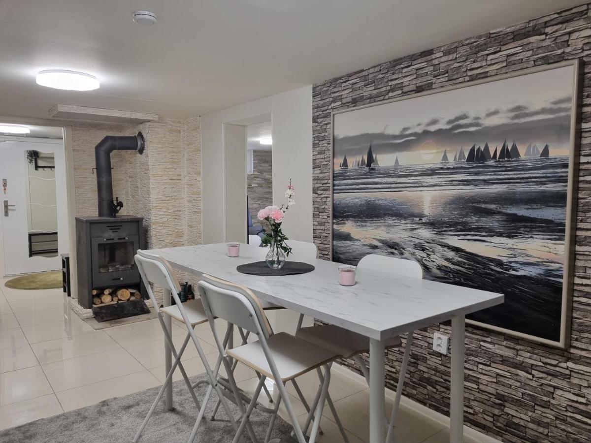 Apartament Moonlight - Trevlig Kallarlagenhet Broby Zewnętrze zdjęcie