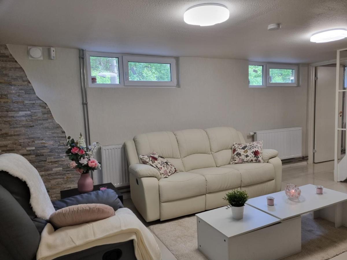 Apartament Moonlight - Trevlig Kallarlagenhet Broby Zewnętrze zdjęcie