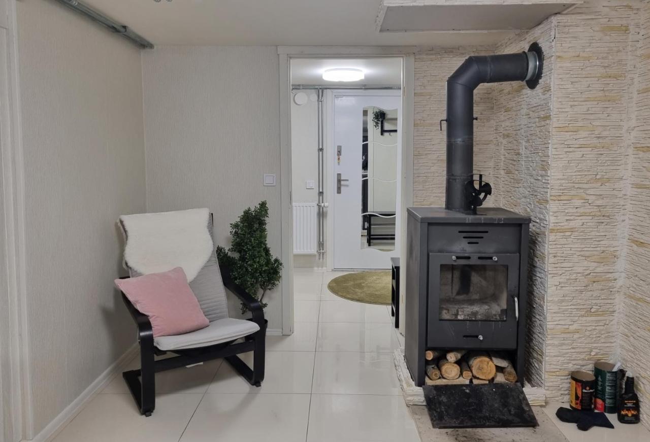 Apartament Moonlight - Trevlig Kallarlagenhet Broby Zewnętrze zdjęcie