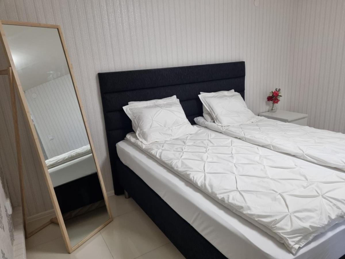 Apartament Moonlight - Trevlig Kallarlagenhet Broby Zewnętrze zdjęcie