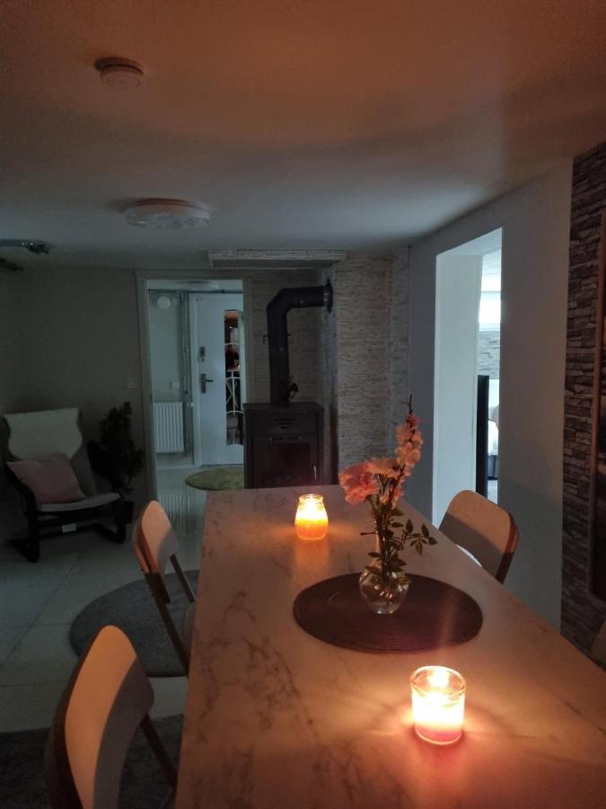 Apartament Moonlight - Trevlig Kallarlagenhet Broby Zewnętrze zdjęcie