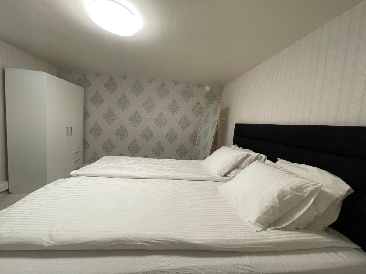 Apartament Moonlight - Trevlig Kallarlagenhet Broby Zewnętrze zdjęcie