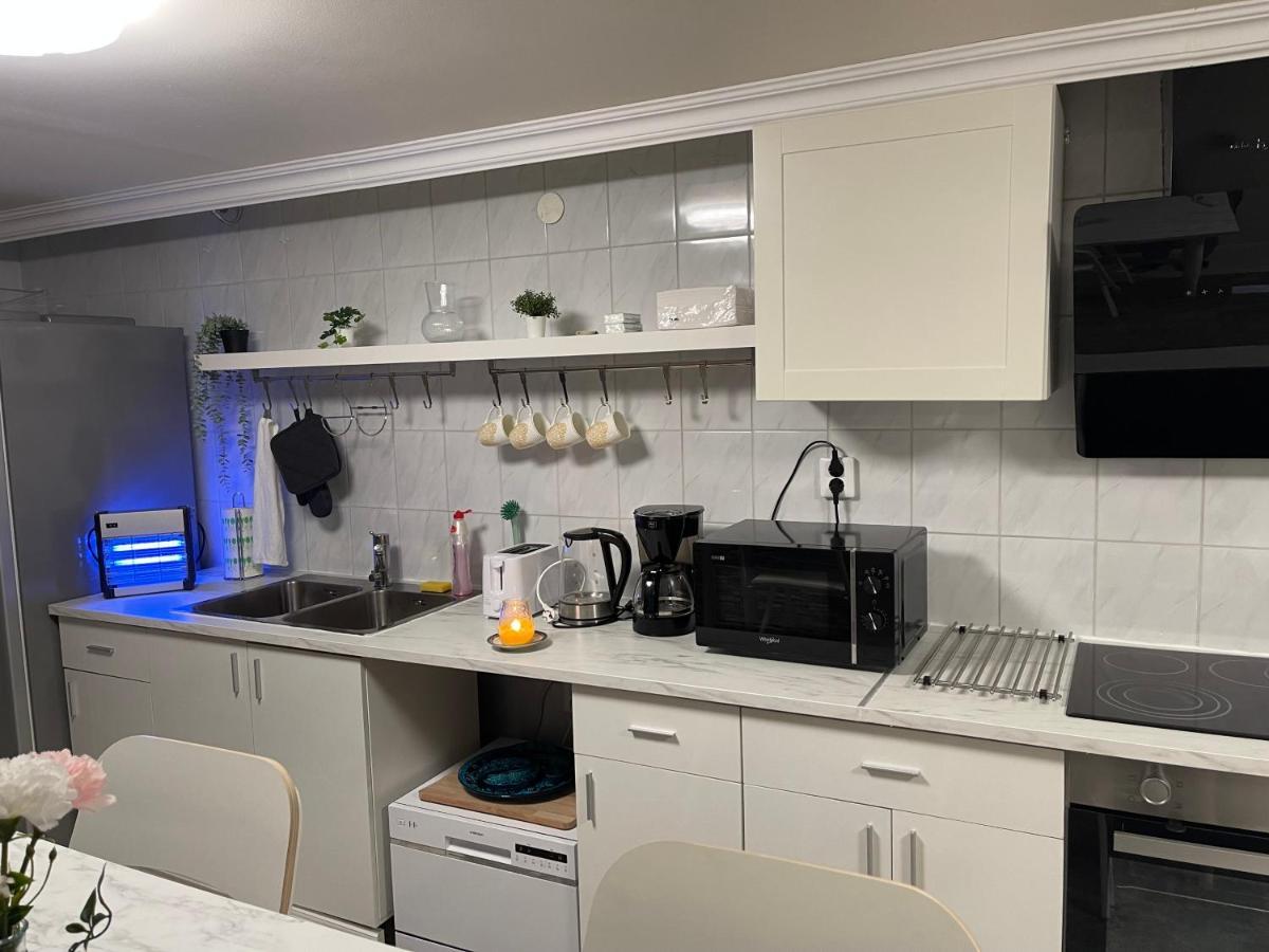Apartament Moonlight - Trevlig Kallarlagenhet Broby Zewnętrze zdjęcie